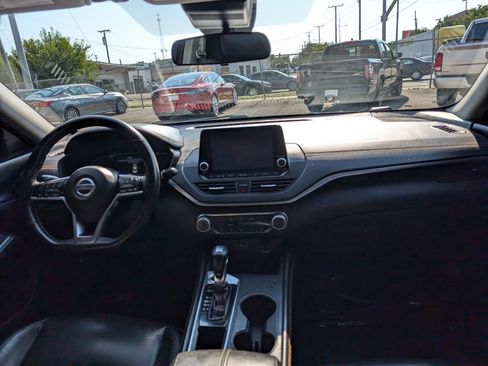 Used 2020 Nissan Altima 2.5 SR FWD image 14
