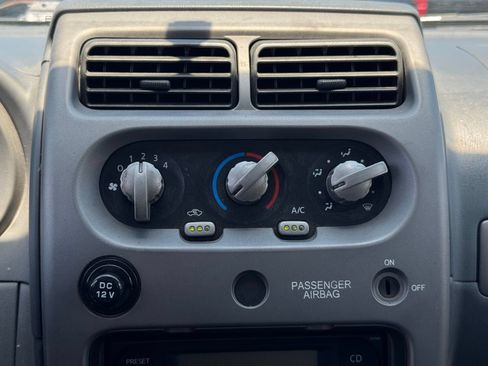 Used 2002 Nissan Frontier SE AWD/4WD image 16
