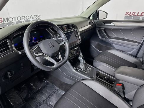 Used 2023 Volkswagen Tiguan SE image 9