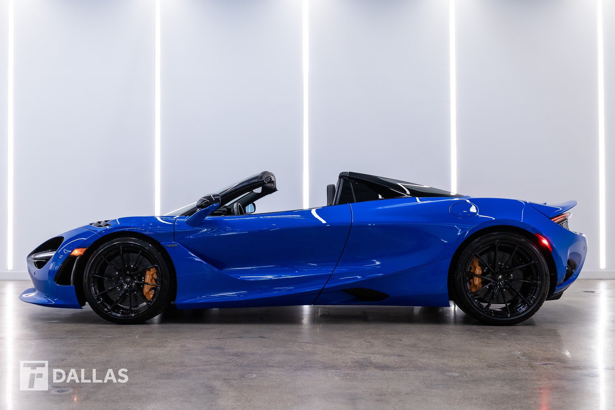 Used 2027 McLaren 750S Spider RWD image 1