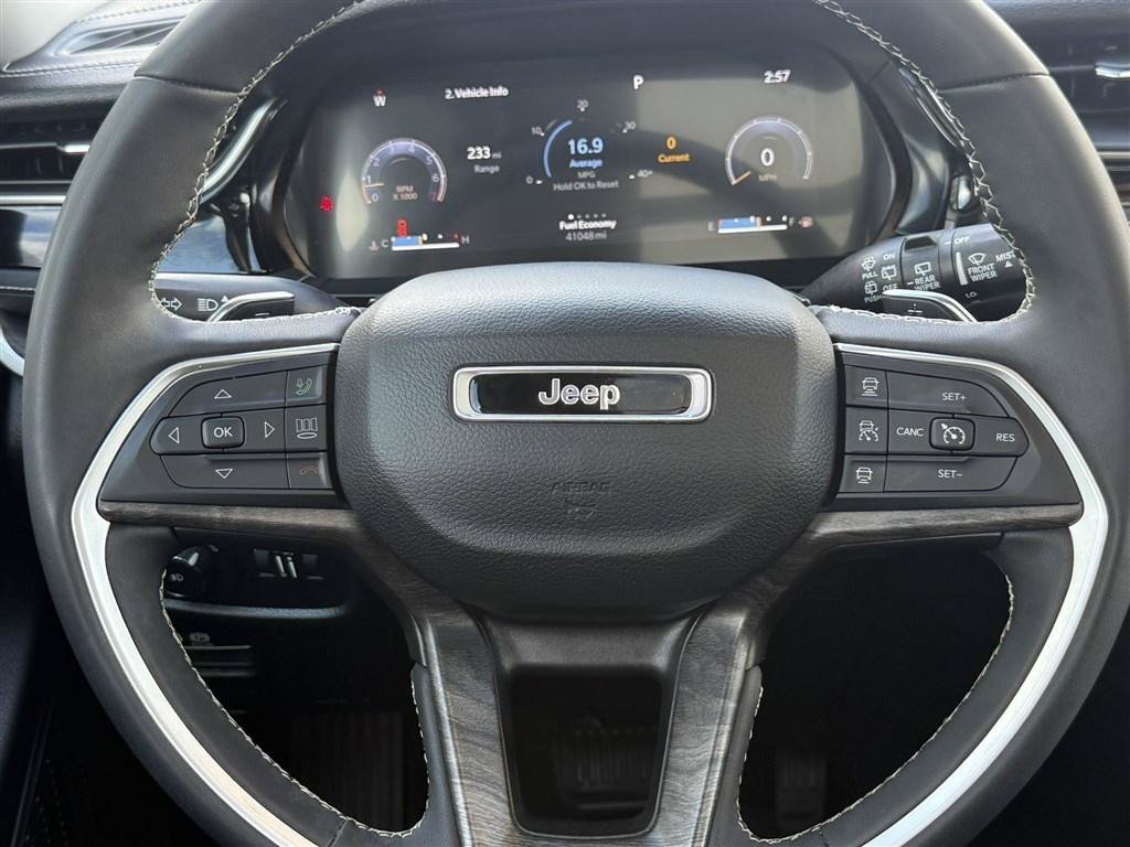 Used 2024 Jeep Grand Cherokee L Limited w/ Luxury Tech Group II AWD/4WD image 33