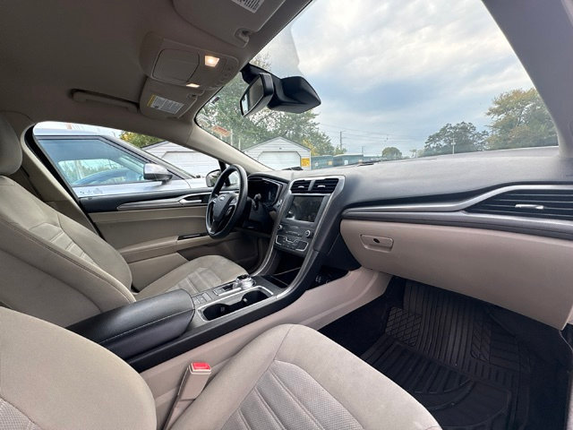 Used 2020 Ford Fusion SE FWD image 5