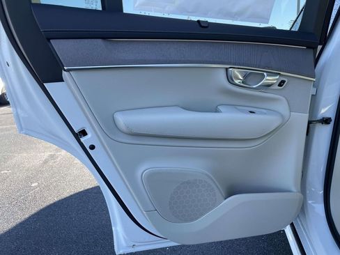 New 2026 Volvo XC90 B6 Ultra image 2