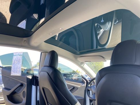 Used 2022 Tesla Model 3 Long Range AWD/4WD image 23