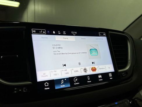 Used 2024 Chrysler Pacifica Touring-L image 13