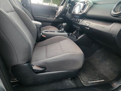 Used 2016 Toyota Tacoma TRD Off-Road AWD/4WD image 23