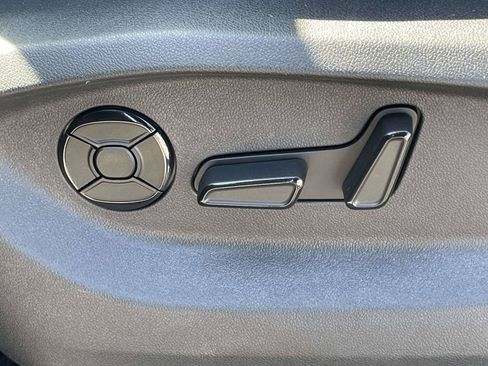 New 2026 Volkswagen Tiguan SE FWD image 16