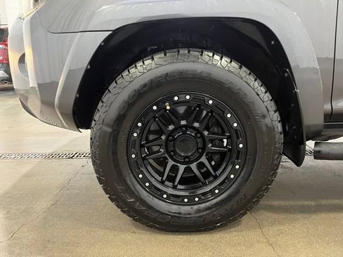 Certified 2018 Toyota 4Runner SR5 Premium AWD/4WD image 25