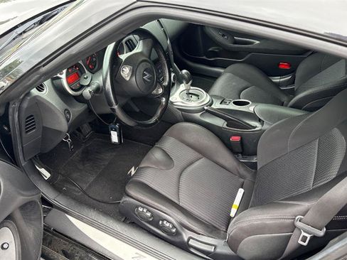 Used 2020 Nissan 370Z Coupe RWD image 6