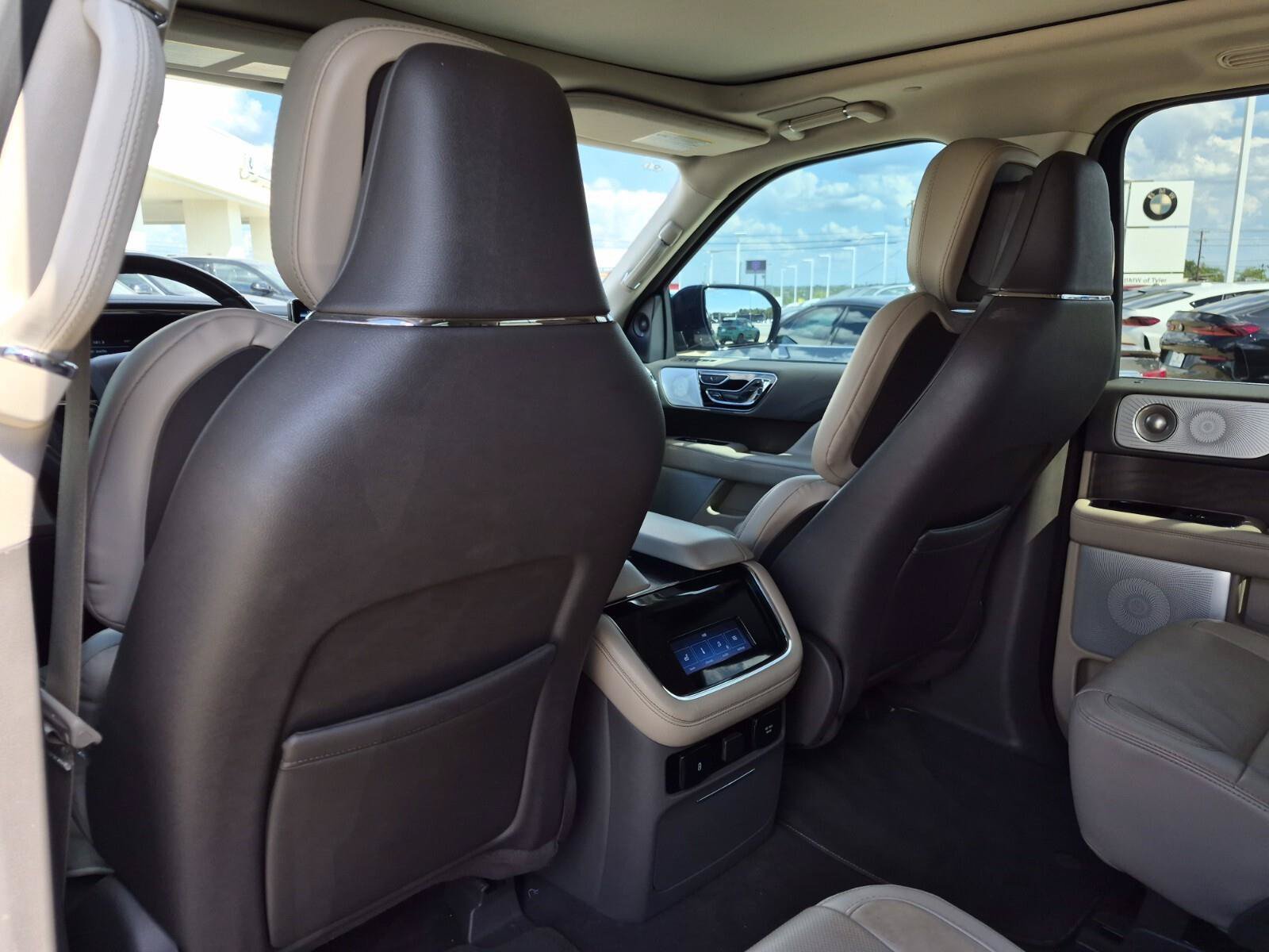Used 2024 Lincoln Navigator Reserve AWD/4WD image 18
