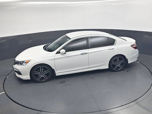 Used 2017 Honda Accord Sport image 24