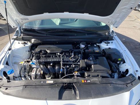 Used 2025 Hyundai Elantra Limited image 35