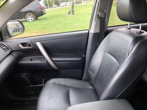 Used 2011 Toyota Highlander 2WD image 24