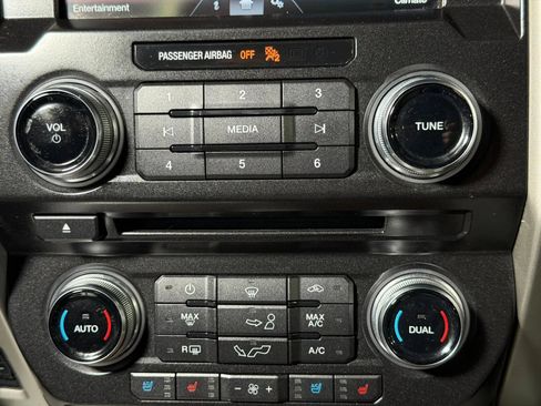 Used 2015 Ford F150 Lariat w/ Equipment Group 502A Luxury RWD image 38