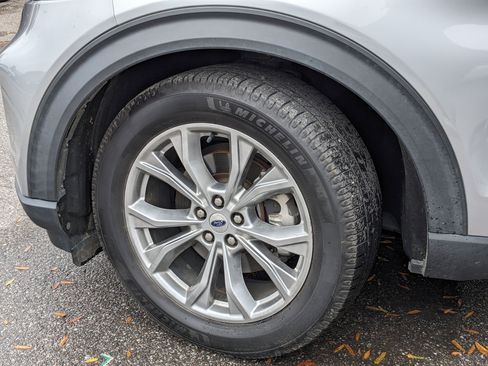 Certified 2022 Ford Explorer Limited w/ Equipment Group 301A image 30