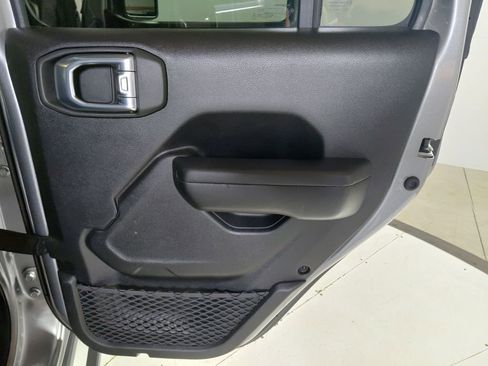 Used 2021 Jeep Gladiator Sport AWD/4WD image 16