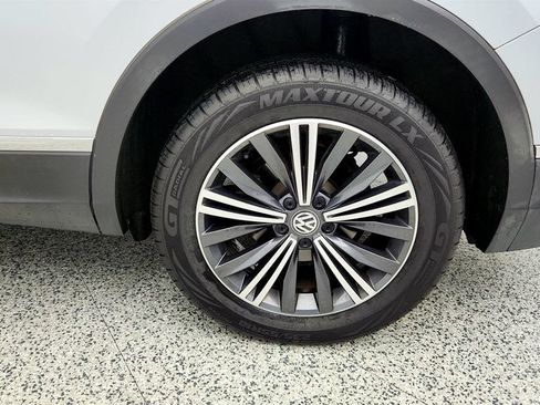 Used 2018 Volkswagen Tiguan SEL FWD image 9