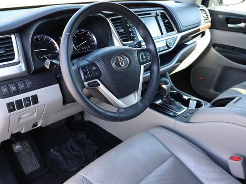 Used 2016 Toyota Highlander Limited w/ Driver Technology Package image 2