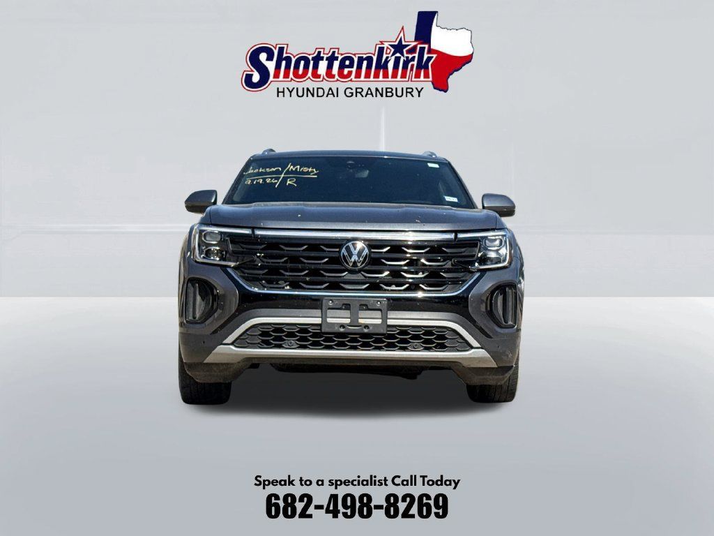 Used 2024 Volkswagen Atlas Cross Sport SE AWD/4WD image 2