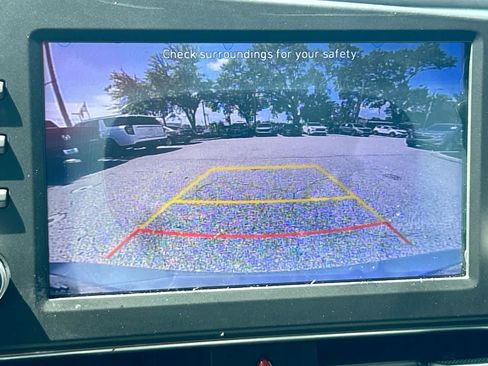 Used 2021 Hyundai Elantra SE FWD image 20