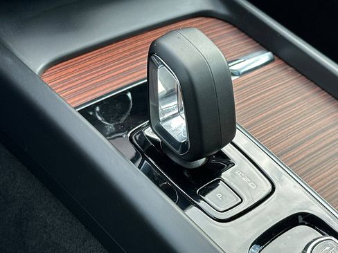 Used 2025 Volvo V60 B5 Cross Country Plus image 23