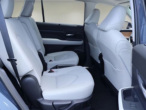 New 2026 Toyota Grand Highlander AWD Hybrid image 17