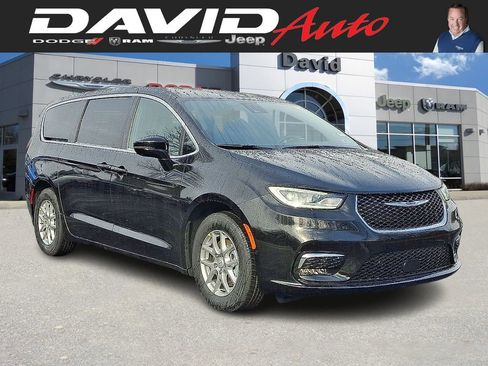 New 2026 Chrysler Pacifica Select image 1