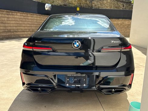 Used 2026 BMW 760i xDrive w/ Premium Package image 4
