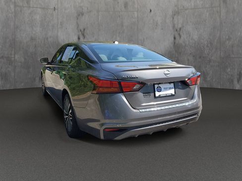 Used 2023 Nissan Altima 2.5 SV FWD image 4