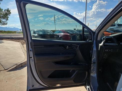 Used 2025 Honda Odyssey Touring image 11