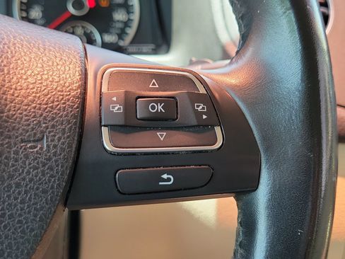 Used 2017 Volkswagen Tiguan S FWD image 21