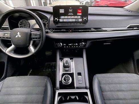 Used 2024 Mitsubishi Outlander SE image 15