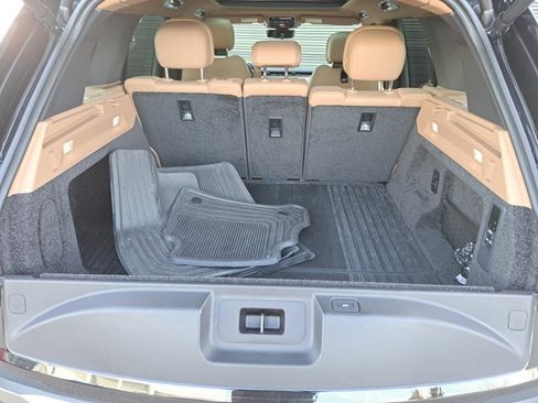 Used 2025 Land Rover Range Rover SE AWD/4WD image 9