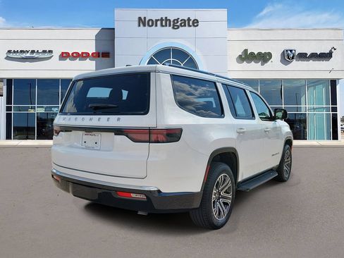 Used 2025 Jeep Wagoneer 2WD w/ Premium Group I image 4