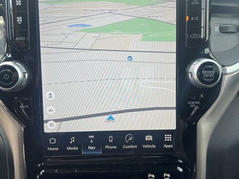 Used 2024 RAM 2500 Laramie image 15