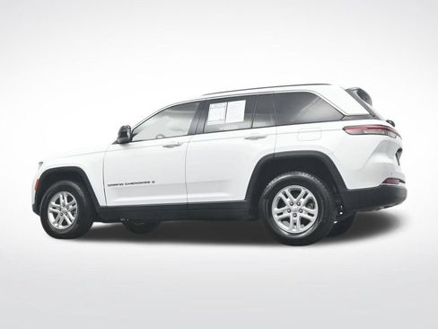 Used 2023 Jeep Grand Cherokee Laredo RWD image 39