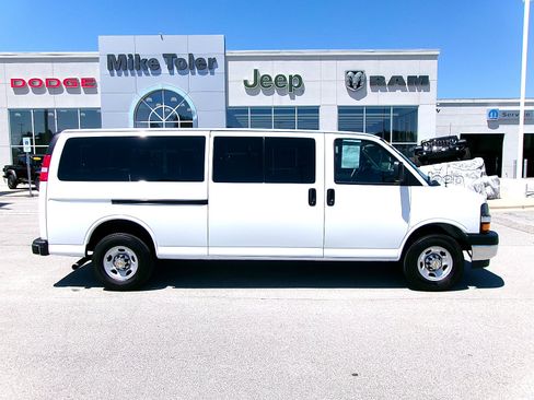 Used 2024 Chevrolet Express 3500 LT w/ LT Preferred Equipment Group RWD image 6