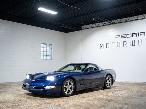 Used 2004 Chevrolet Corvette Coupe w/ Preferred Equipment Group RWD image 5