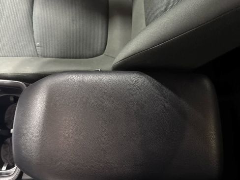 Used 2022 Toyota RAV4 LE image 17