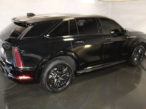 Certified 2025 Cadillac Escalade IQ Sport 2 w/ LPO, ONYX Package AWD/4WD image 5