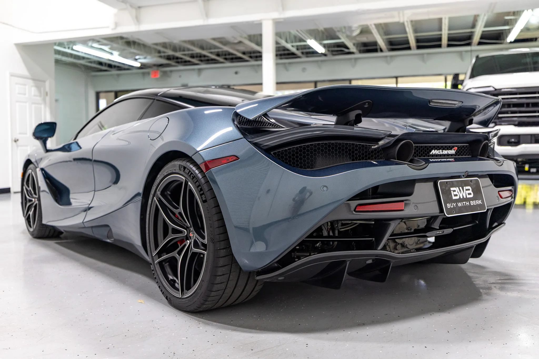 Used 2018 McLaren 720S Performance RWD image 24