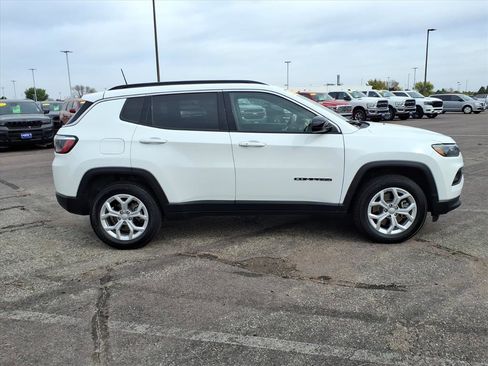 Used 2024 Jeep Compass Latitude image 18