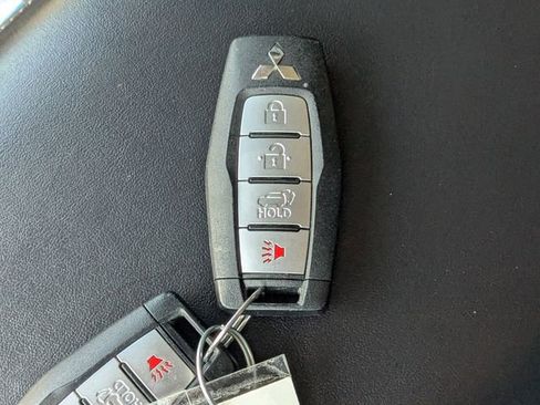 Used 2022 Mitsubishi Outlander SE image 29