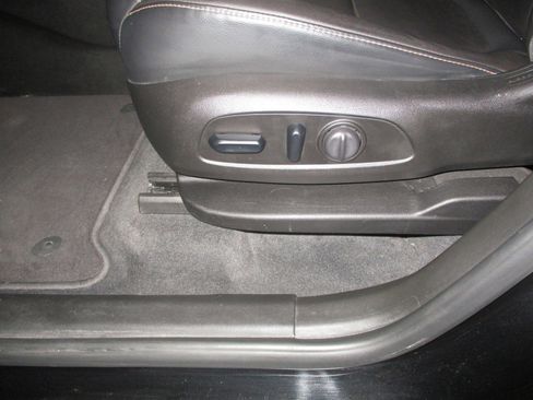 Used 2019 Chevrolet Traverse RS image 27