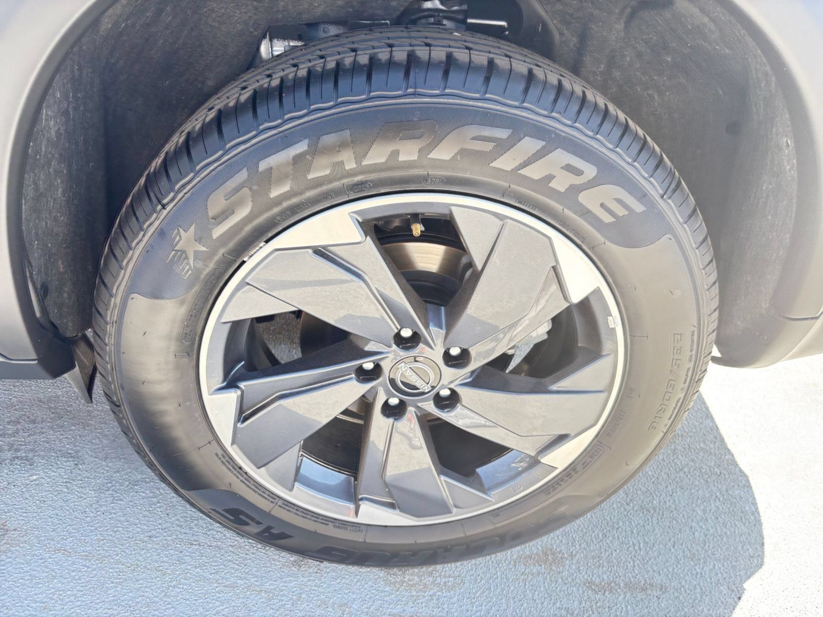 Used 2025 Nissan Rogue SV FWD image 31