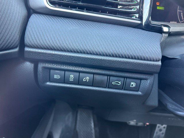 Used 2025 Toyota Camry SE FWD image 19