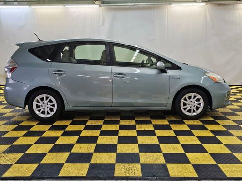 Used 2014 Toyota Prius V Three FWD image 2