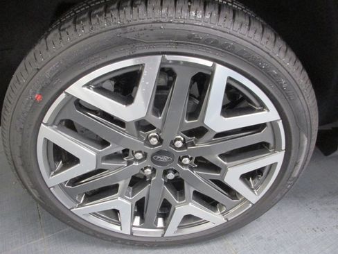 New 2025 Ford Expedition Platinum w/ Platinum Ultimate Package image 17