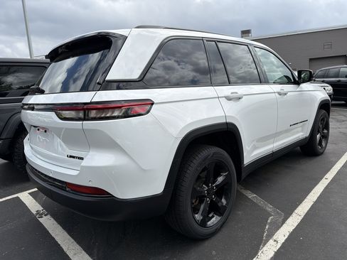 Certified 2023 Jeep Grand Cherokee Limited w/ Luxury Tech Group II AWD/4WD image 7