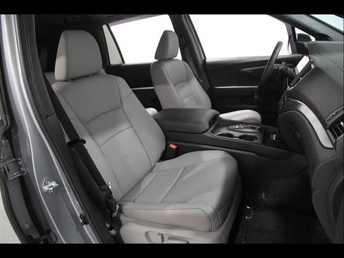 Used 2024 Honda Passport EX-L image 16